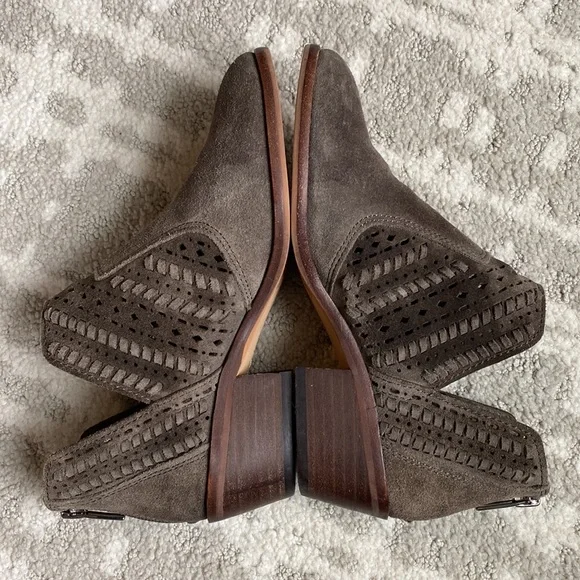 •Vince Camuto• Prasata Suede Ankle Boots - Picture 8 of 14
